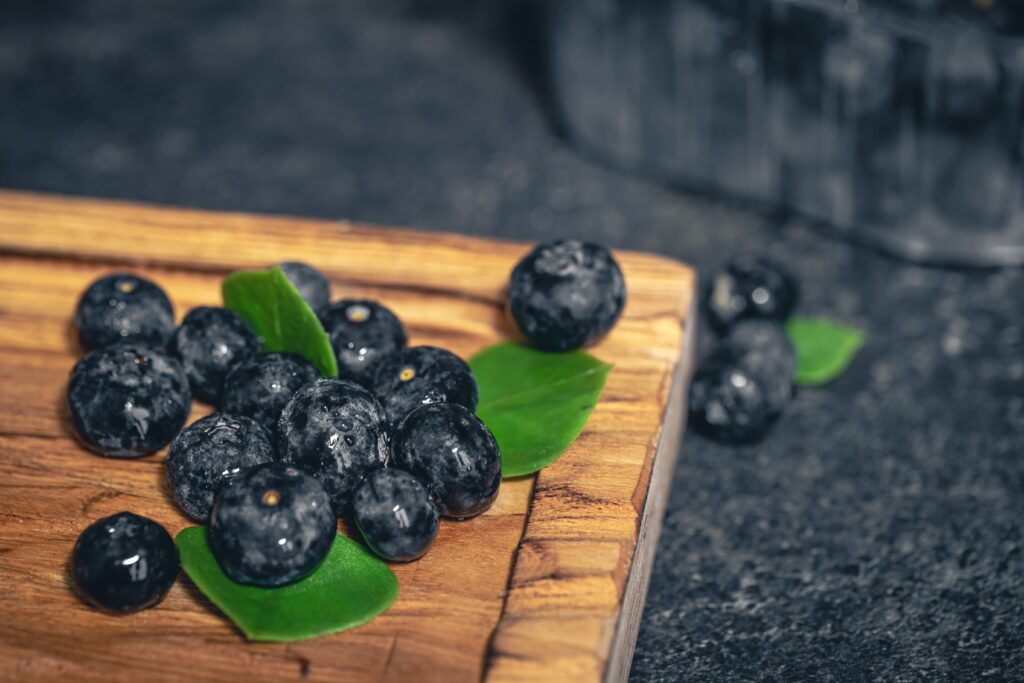 blueberry berries closeup dark blurred background (2)